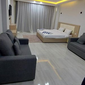 Zimmer mit Kingsize-Bett